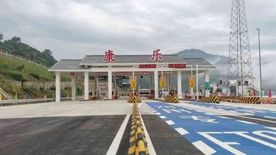 重庆奉溪高速危化品运输车辆禁行